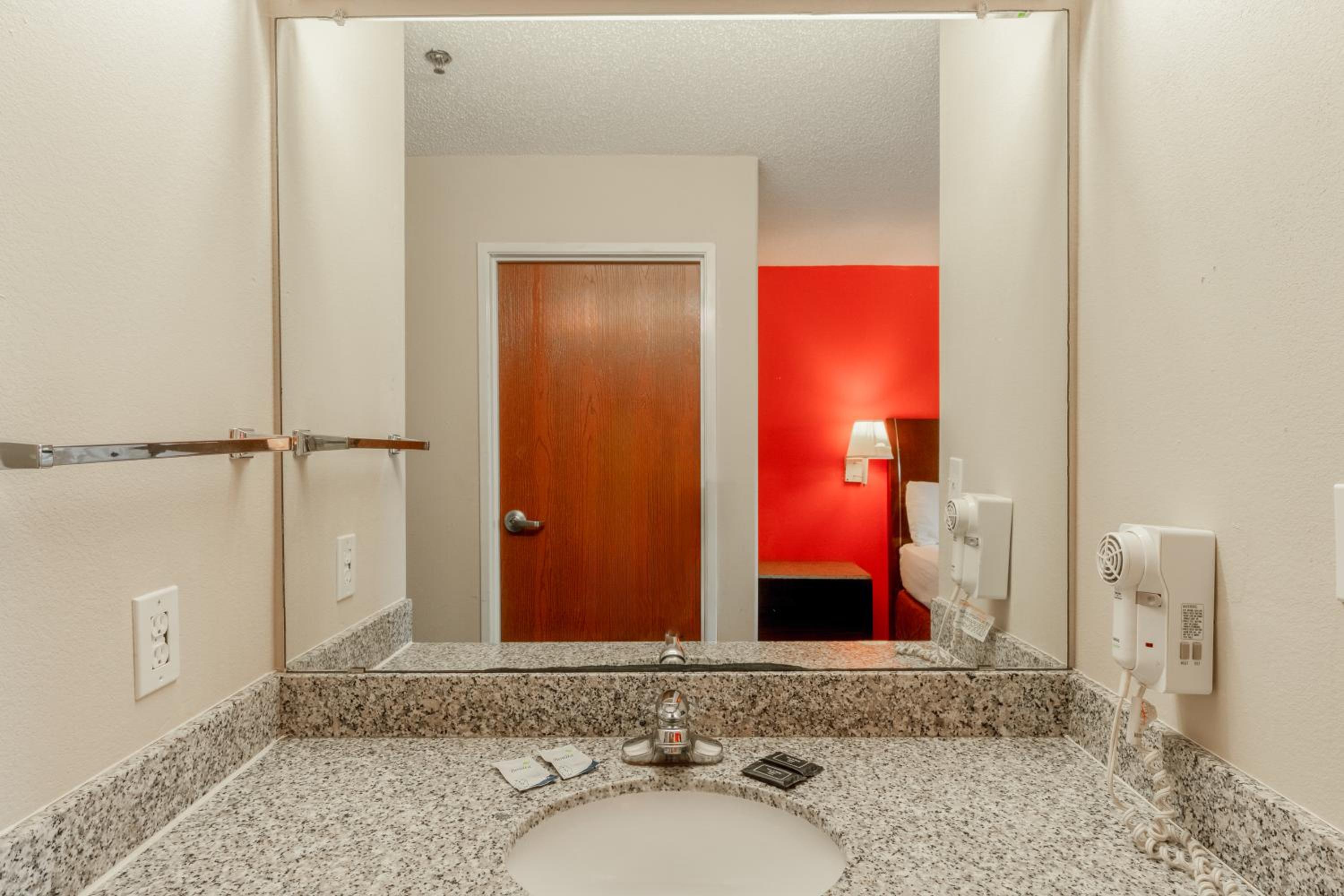 Capital O Fairway Inn Baytown La Porte TX - photo 39
