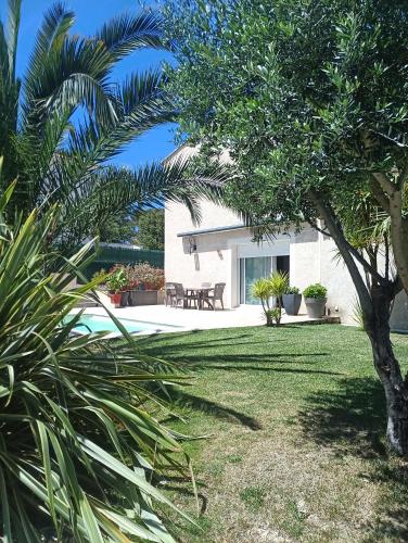 Cigales - carbon neutral hotel in Belcodene