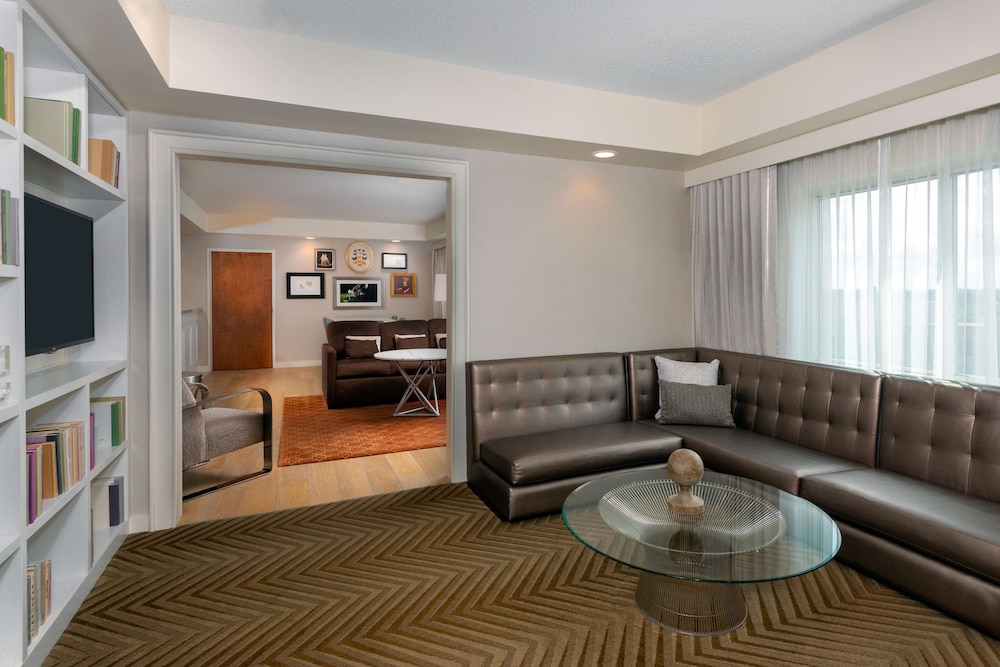 Hilton Charlotte Airport - photo 29