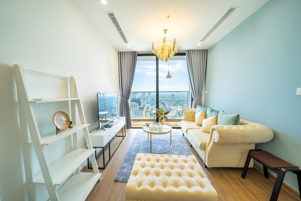 HKG Vinhomes Sky Lake Luxury Apartment — 4-Star Luxury Hotel in Hanoi, Vietnam