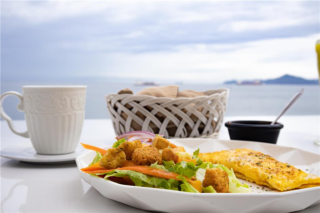 A complete breakfast awaits you!