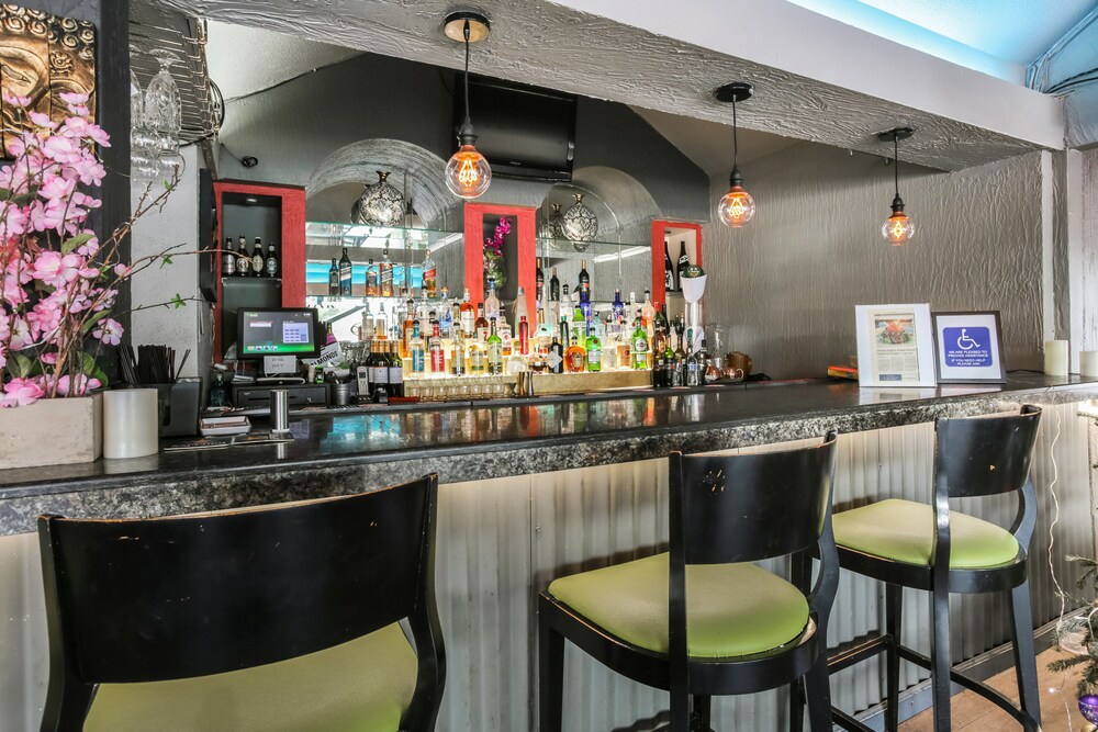 Camelot Waterfront Inn - photo 36
