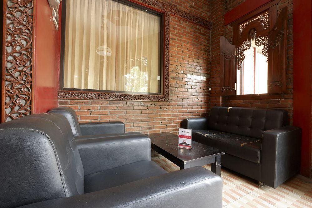 RedDoorz near GOR Manunggal Jati Majapahit in Semarang, Indonesia