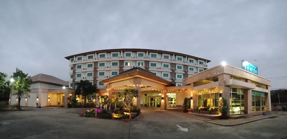 City Park Hotel - carbon neutral hotel in Nakhon Ratchasima