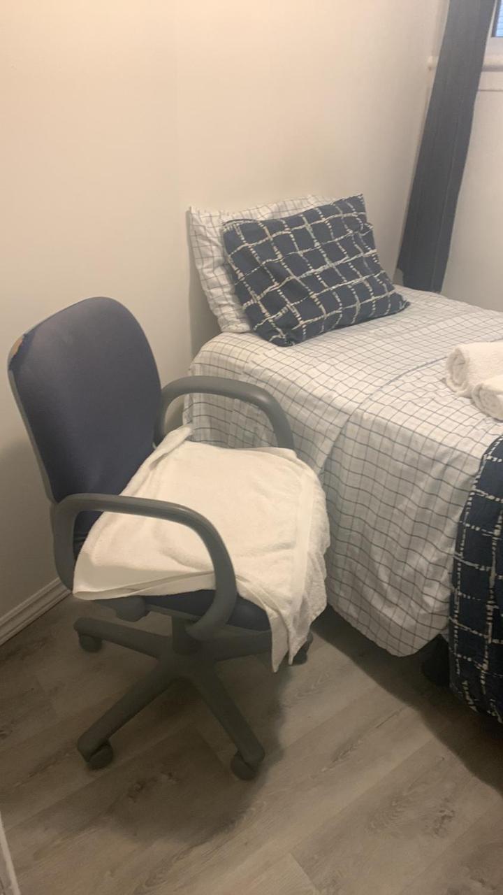 Room Downtown 3minute Walk Uottawa Train Station — hotel near Ottawa / Rockcliffe Airport