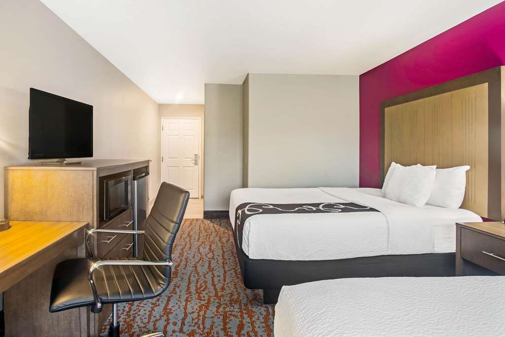 La Quinta Inn & Suites by Wyndham Fort Smith - photo 14