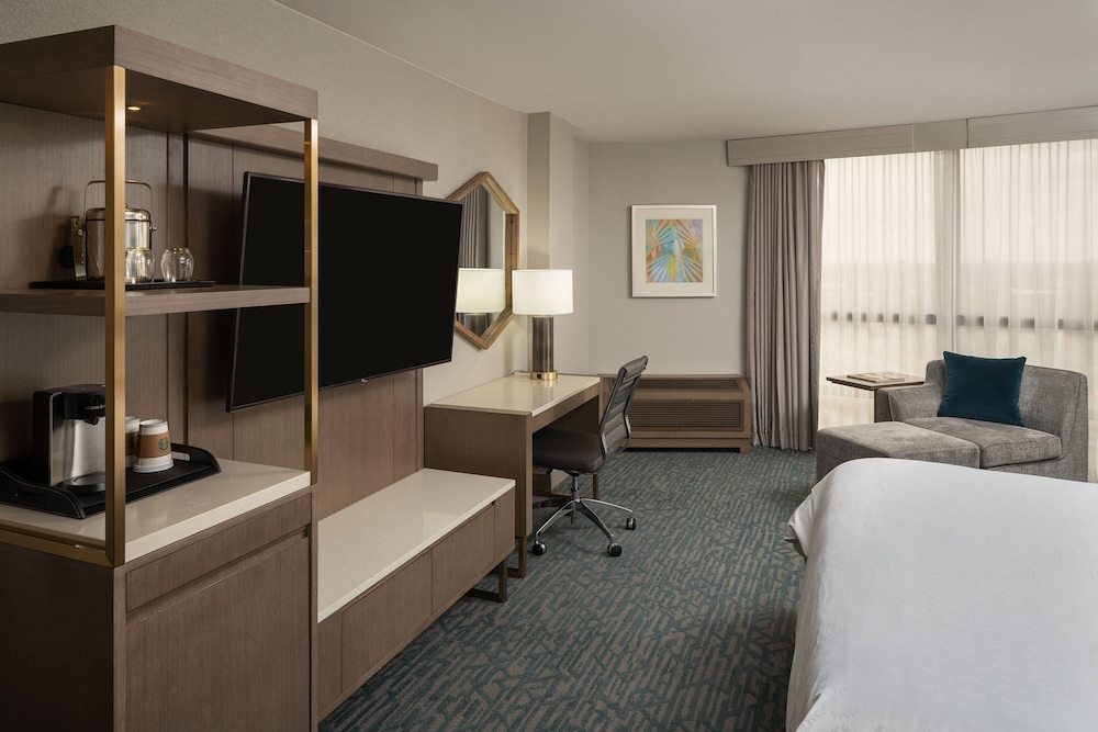 Sheraton Dallas Hotel by the Galleria - photo 6