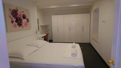 Lili Mar 2 bedroom apartment with private parking