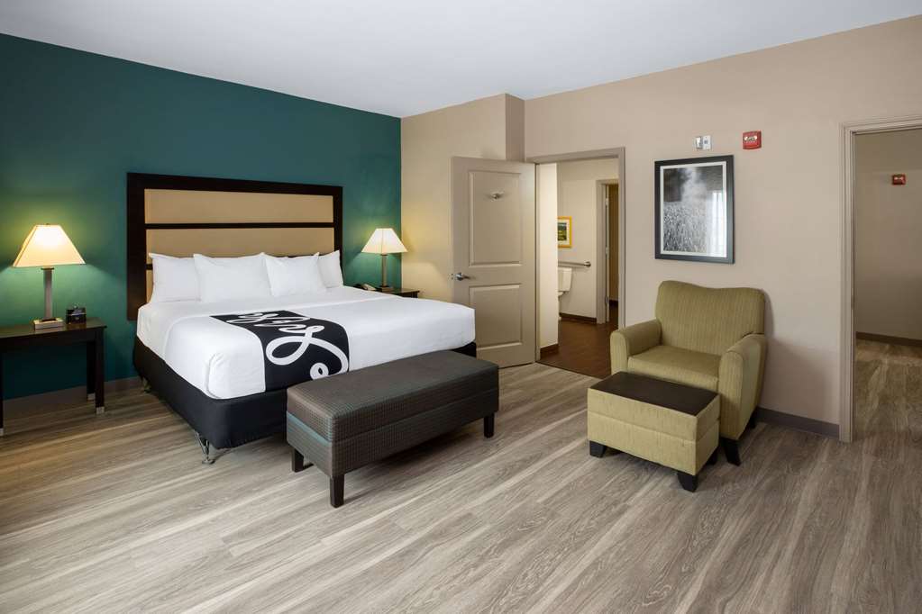 La Quinta Inn & Suites by Wyndham Durant - photo 23