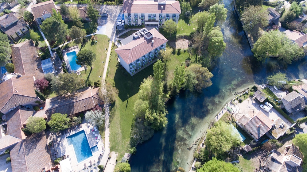 Le Domaine De La Petite Isle — L'isle-Sur-La-Sorgue — photo 2