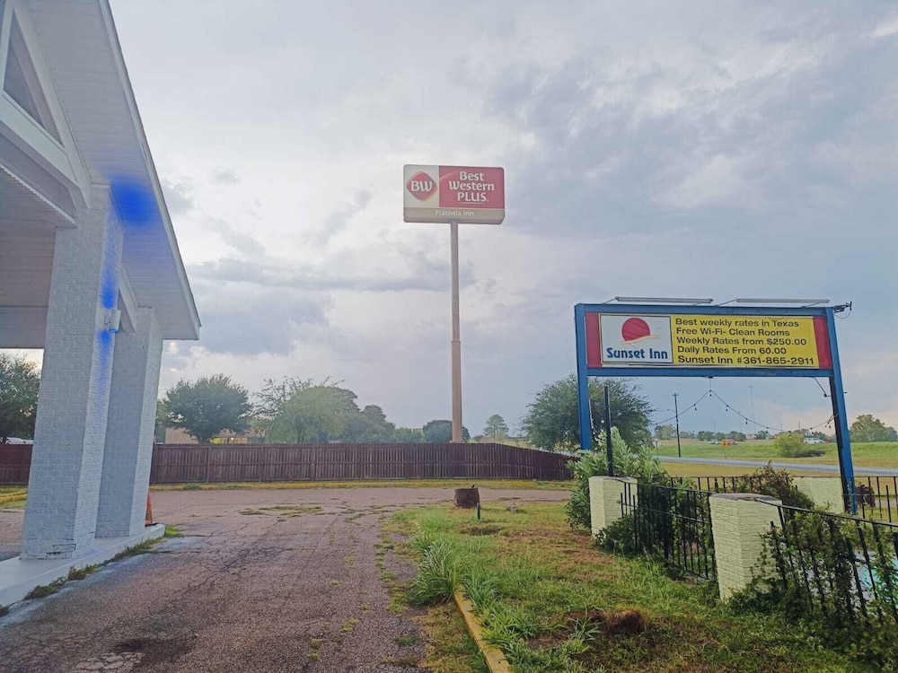 Grumpys Motor Inn Flatonia - photo 31