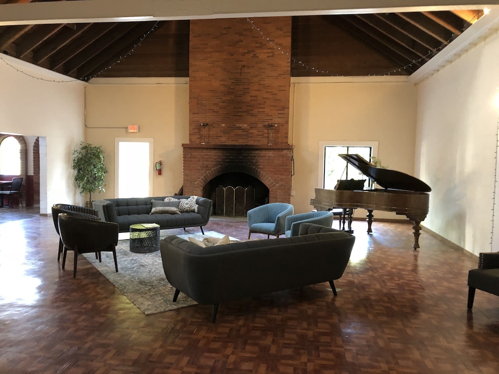Surrey Resort - photo 17