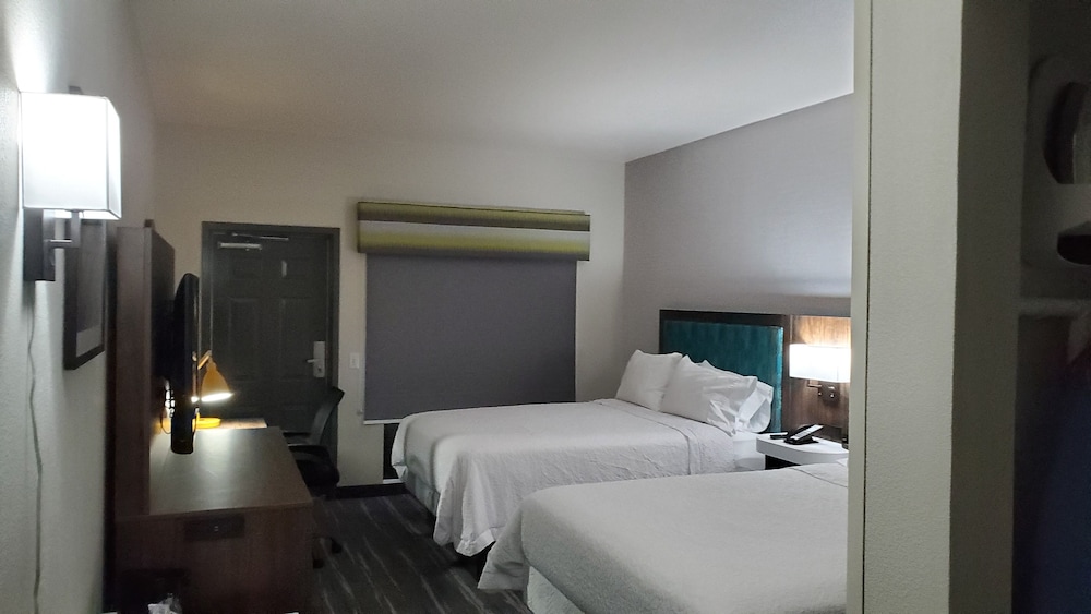 Hampton Inn & Suites Las Vegas Henderson - photo 8