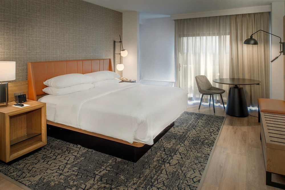 Sheraton Westport Plaza Hotel St. Louis - last minute hotel in Maryland Heights