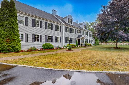Plum Paradise - carbon neutral hotel in Barnstable