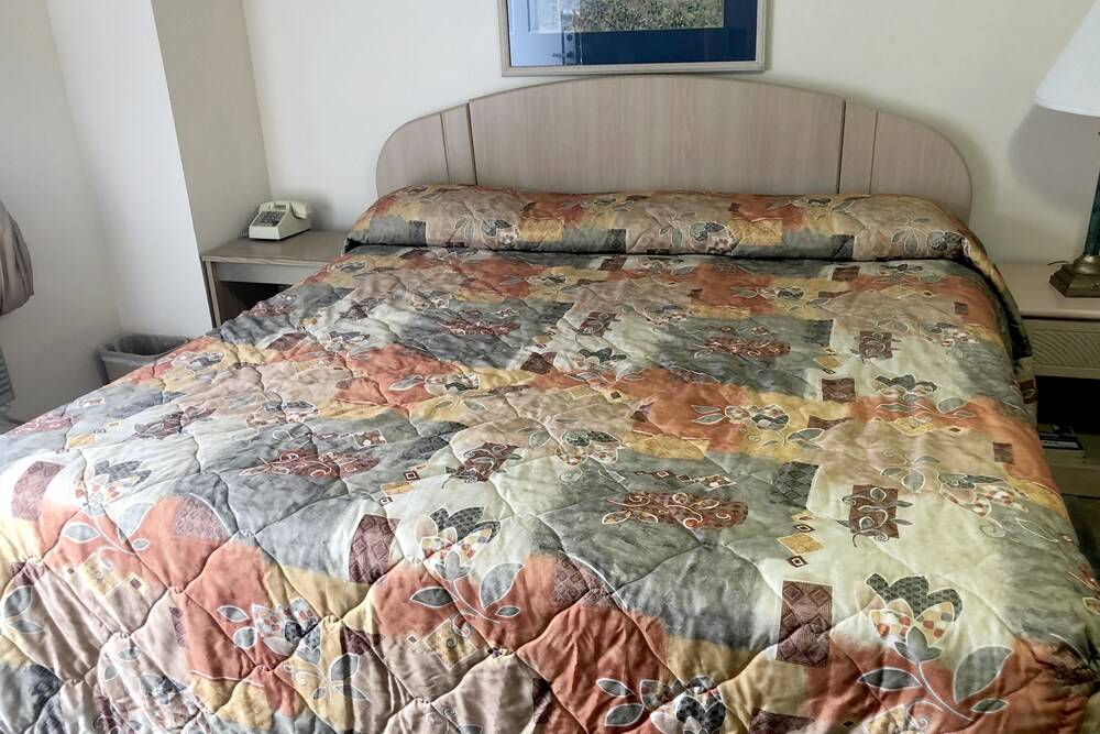 OYO Hotel Starlite Seneca Falls - photo 11
