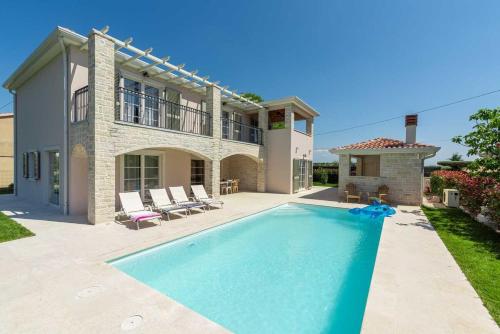 Villa Kaštelir by aneo travel — 4-Star Luxury Hotel in Kastelir, Croatia