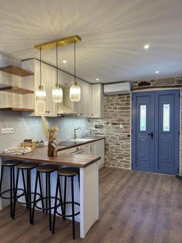 Theros Retreat in Unknown City, Greece