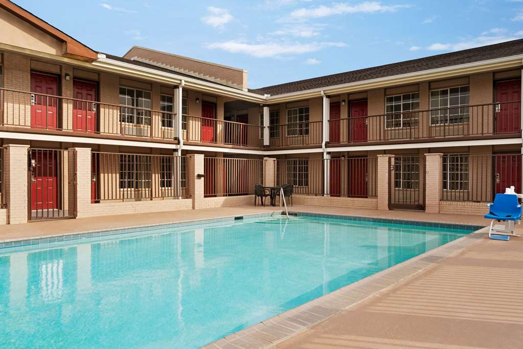 Super 8 by Wyndham Gulfport Airport NW Near Biloxi - photo 8