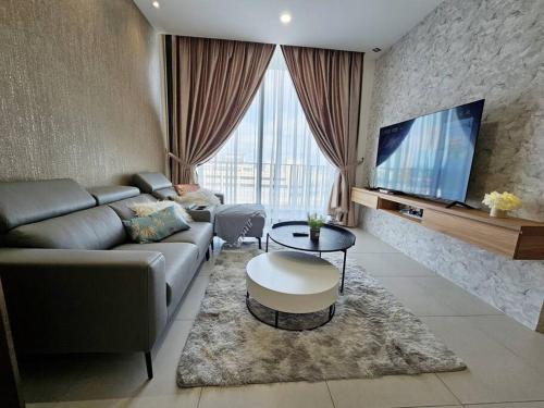 Charming 3BR Podium 7pax Walk to Aeon — 4-Star Luxury Hotel in Kuching, Malaysia
