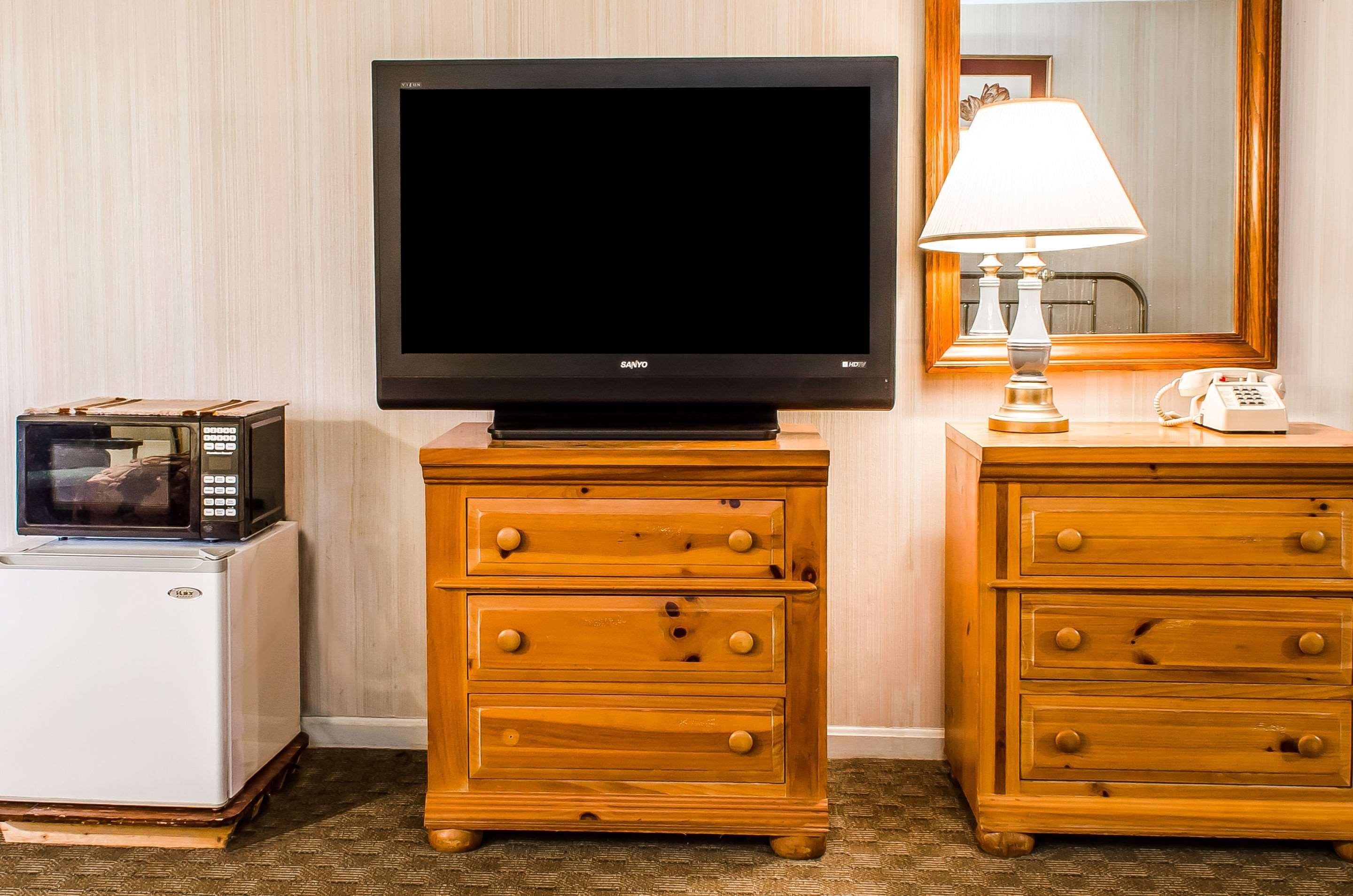 Rodeway Inn Akron - photo 18