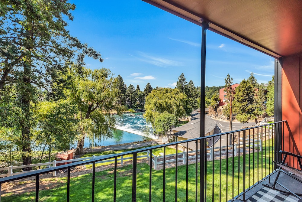 Bend Riverside Inn & Suites - photo 324