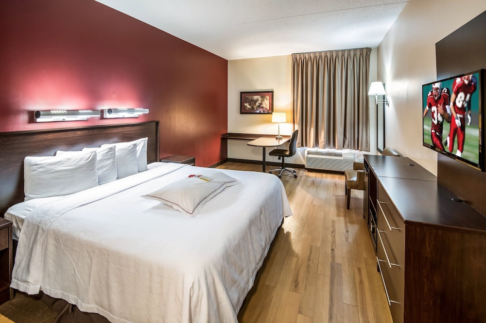 Red Roof Inn PLUS Long Island Garden City - photo 18