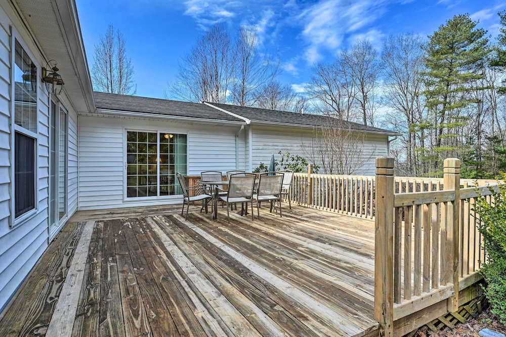 Serene Blue Ridge Getaway in Galax with Yard — hotel in Galax