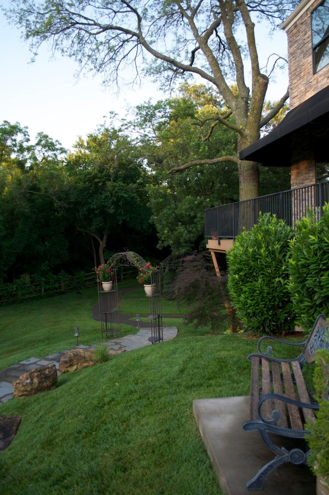 Two Hearts Inn - photo 50