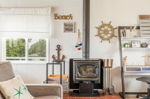 Totally Beachin Getaway by AvantStay Waterfront - photo 10