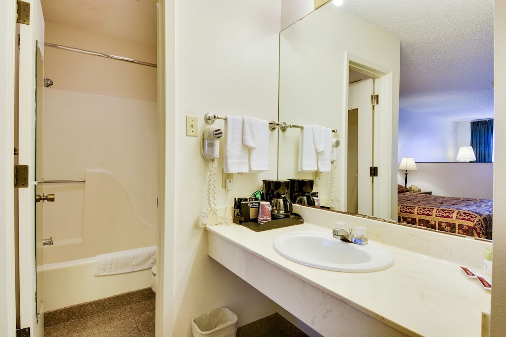 Windcrest Inn and Suites - photo 36