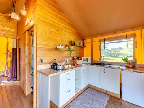 The Owls Hollow Uk45297