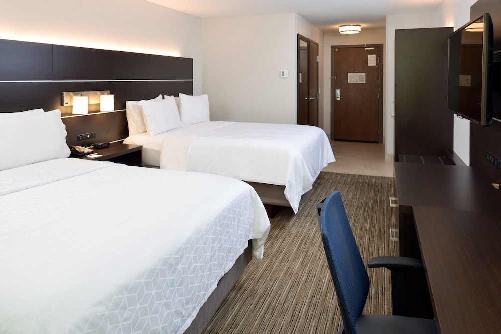 Holiday Inn Express & Suites Pueblo North by IHG - photo 23