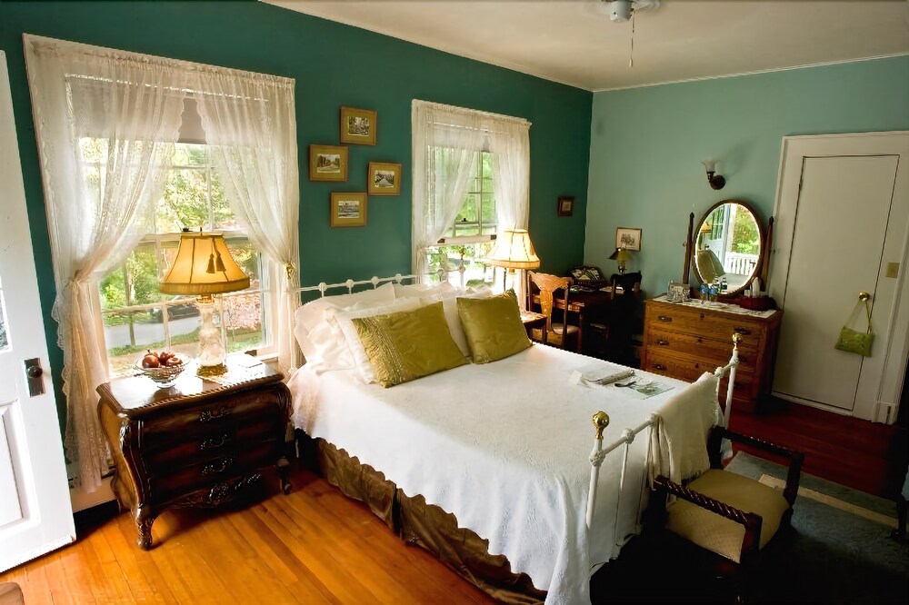 The Applewood Manor - photo 10