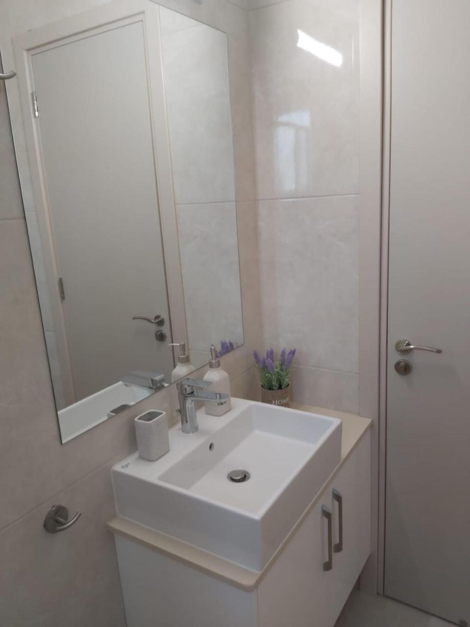 Dinglis Residences 31