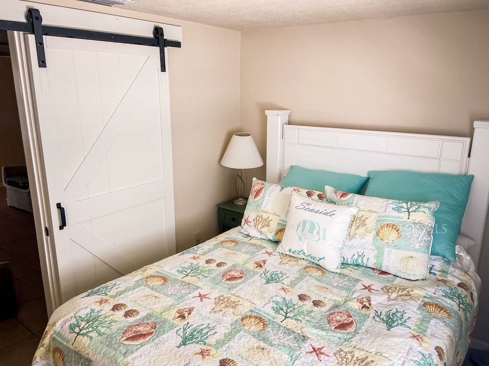 Bridge 6 Bradenton Beach 2 Br Hotel Room - photo 18