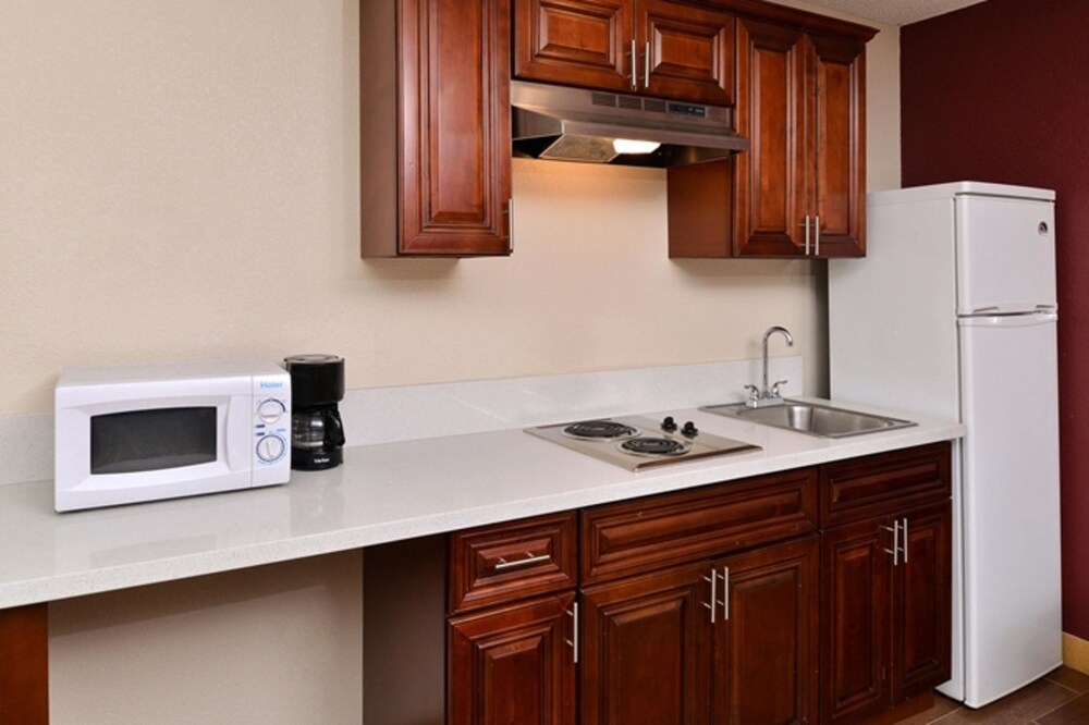 Rodeway Inn & Suites Fresno - photo 27