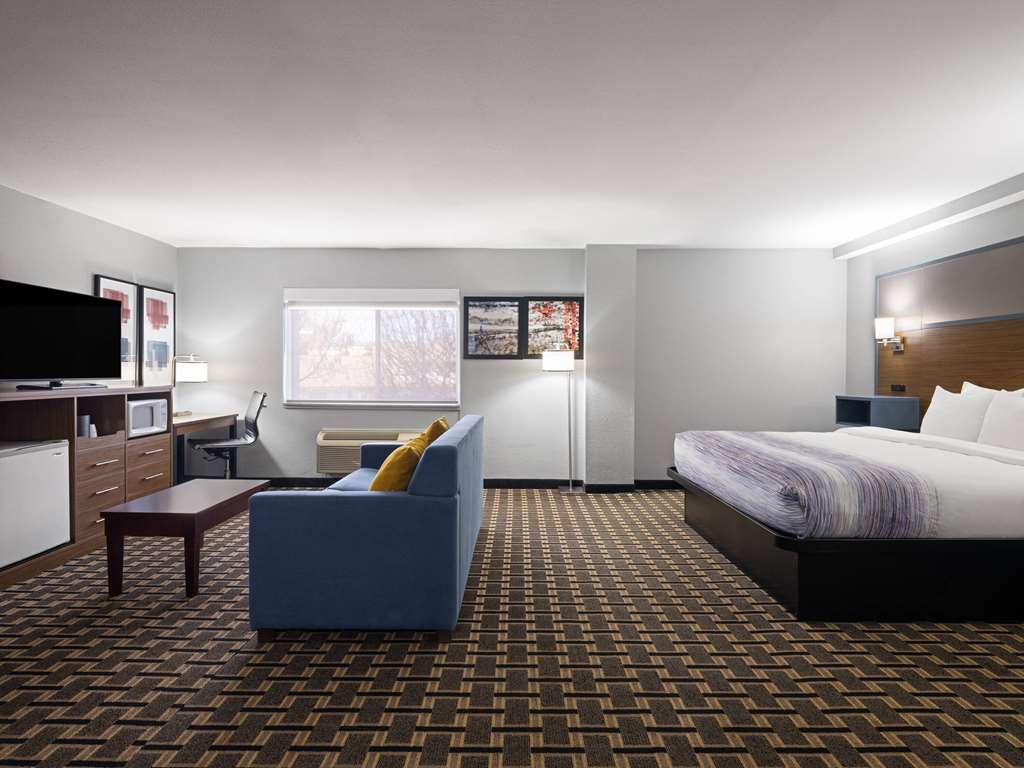 AmericInn by Wyndham Woodstock IL - photo 23