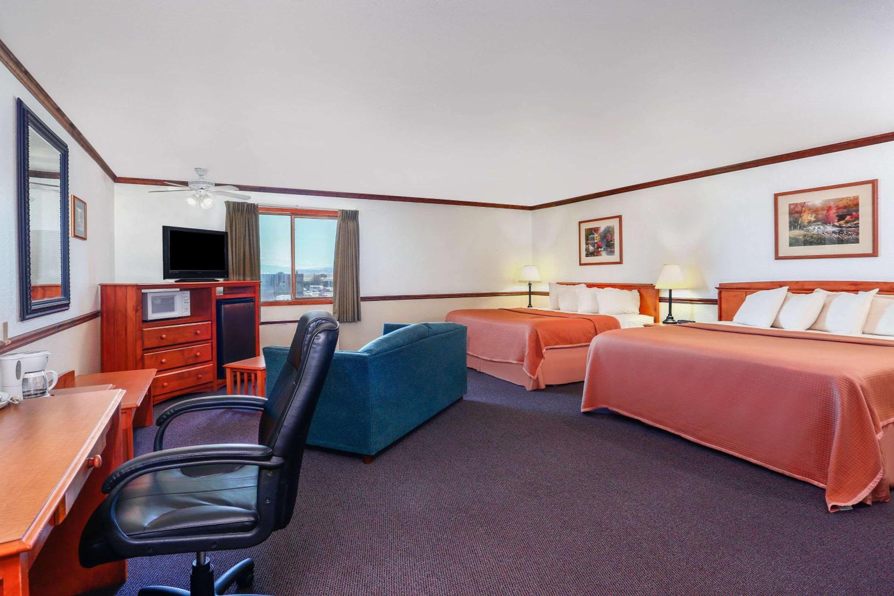 Howard Johnson by Wyndham Helena - photo 8