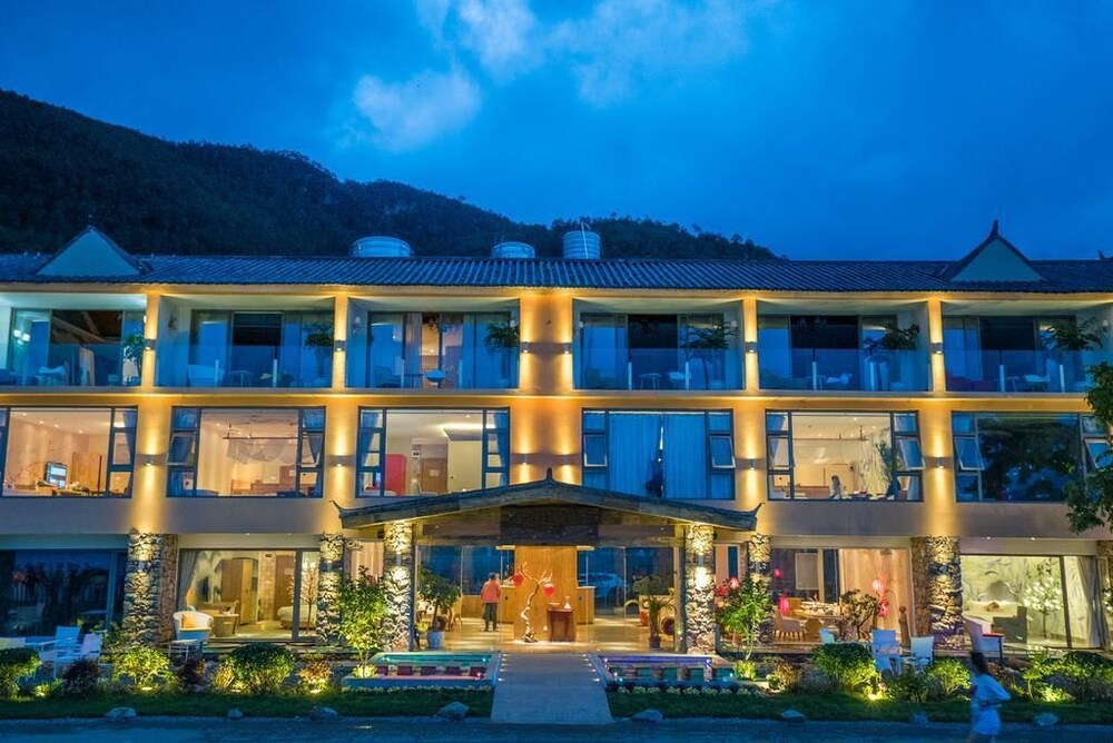 Lugu Lake Duomei Xuan Boutique Hotel — hotel near Ninglang Luguhu Airport