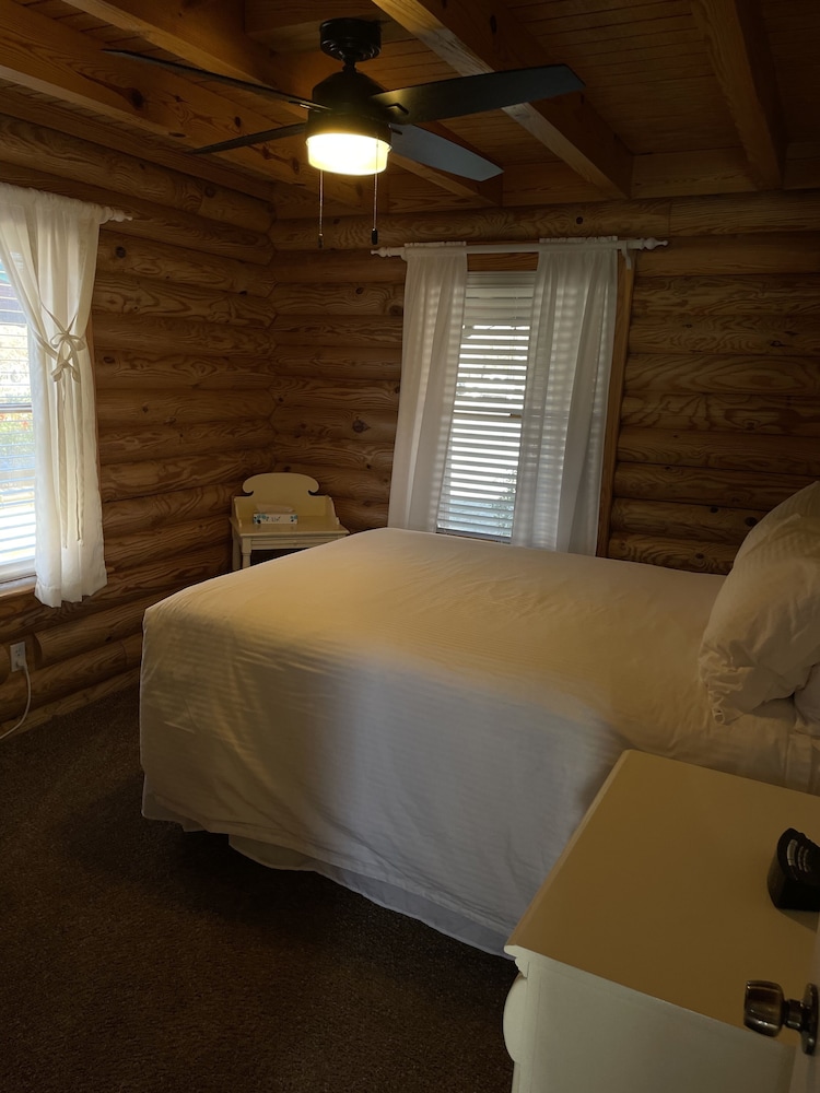 Crown Point Resort - photo 17