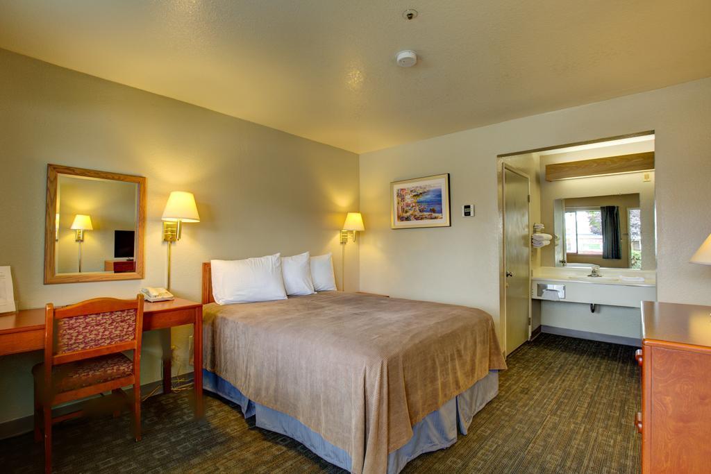 Good Nite Inn Salinas - photo 10