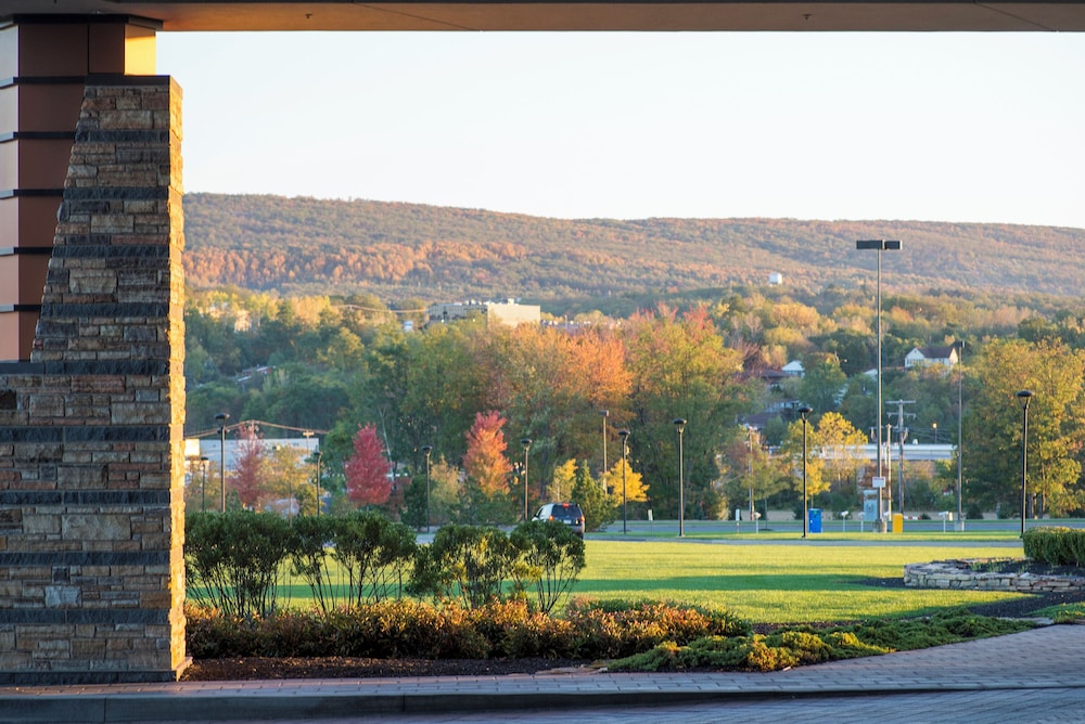Mohegan Pennsylvania Casino Resort Adults Only 21 - photo 63