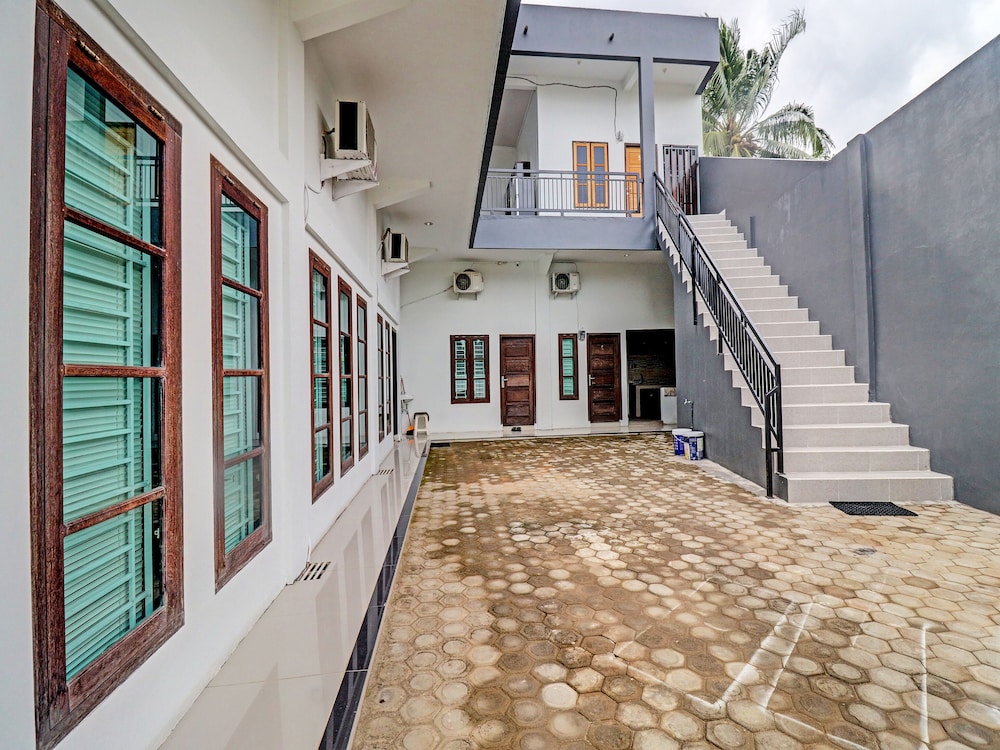 OYO 92057 Reny Kost Syariah in Jambi City, Indonesia