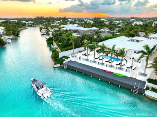Lagoon View Villa Pool Dock & Waterways — 4-Star Luxury Hotel in Providenciales, Turks and Caicos Islands