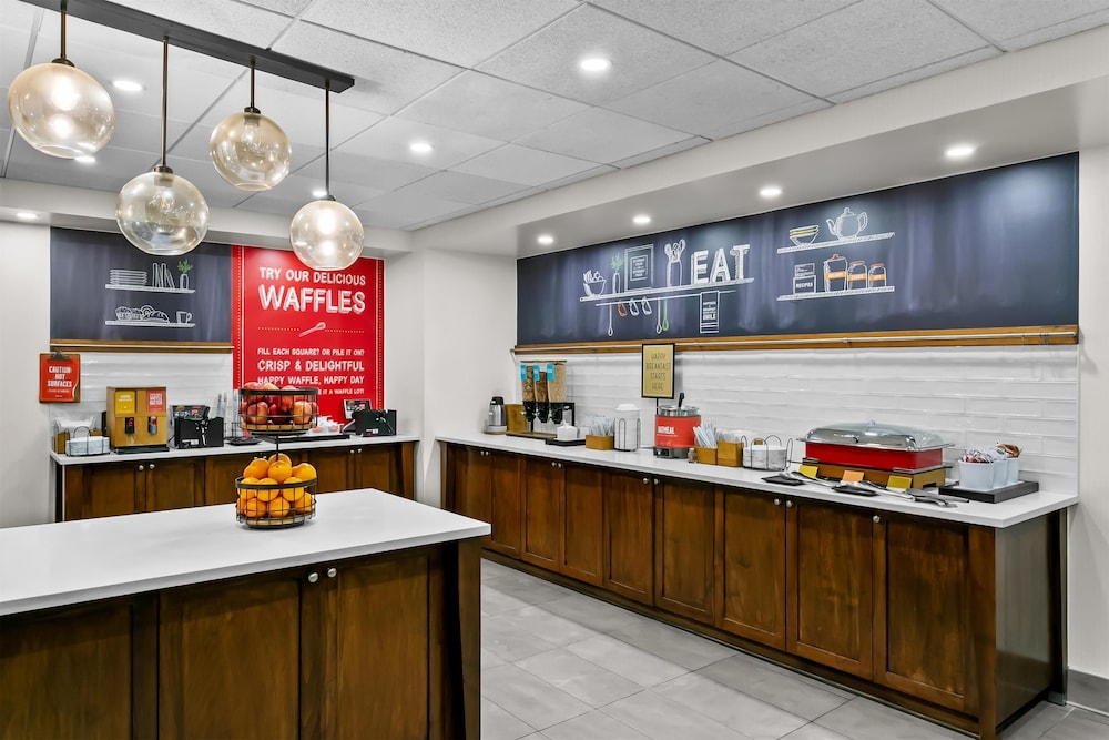 Hampton Inn & Suites Baltimore Woodlawn - photo 42