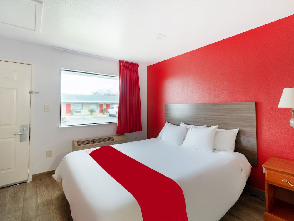 OYO Hotel San Antonio near AT&T Center - photo 15