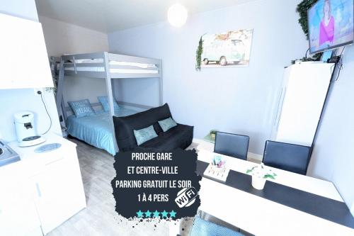 Grands Studios Maillochon Acces Gare de Poitiers Et Centre Ville a Pieds in Poitiers, France