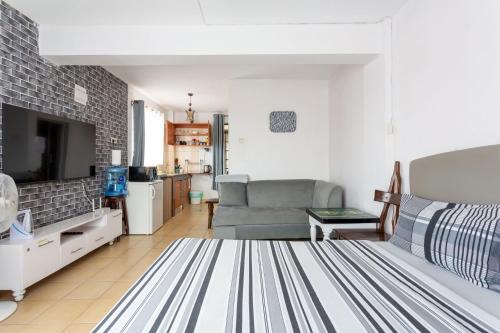 Sunny Spacious Studio