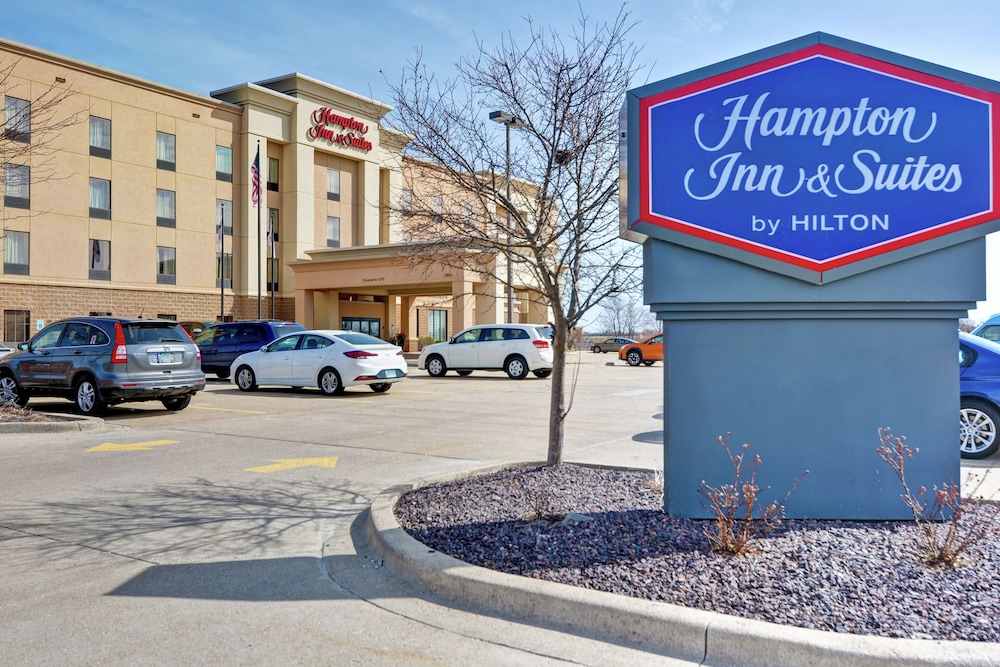 Hampton Inn & Suites Peoria at Grand Prairie IL - photo 42